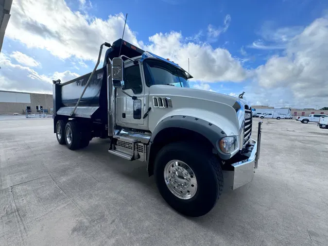 2022 MACK GR64F