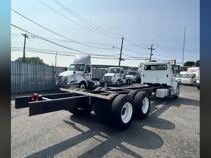 2017 FREIGHTLINER M2 106
