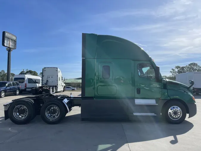 2020 Freightliner Cascadia 126