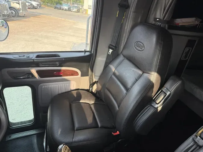 2023 Peterbilt 389