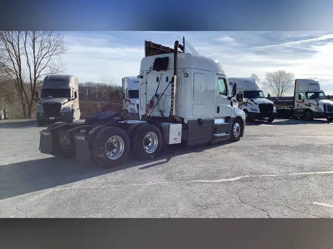 2022 Freightliner Cascadia 126