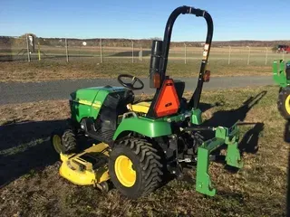 2010 John Deere 2305