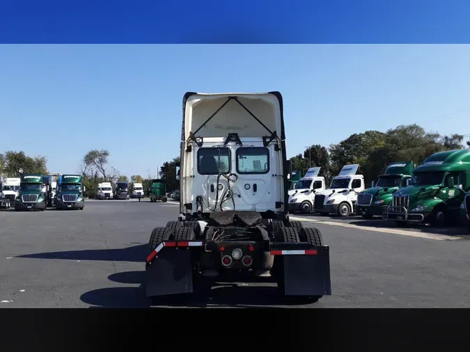 2019 Freightliner Cascadia 125ffb1d7870452438deb7e2521b99cedd1