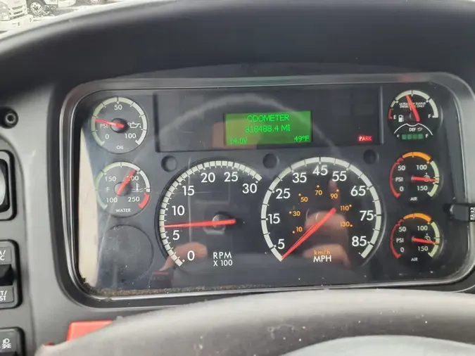 2017 FREIGHTLINER/MERCEDES M2 106