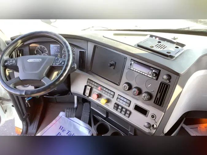 2022 Freightliner Cascadia 126