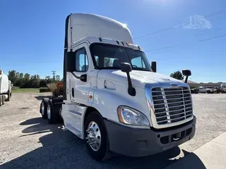 2015 FREIGHTLINER CASCADIA 113