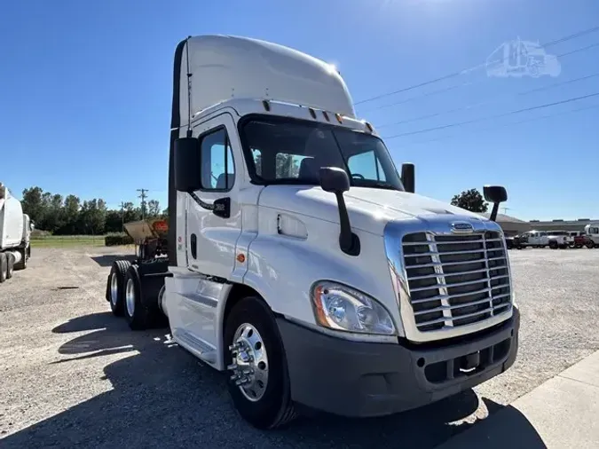 2015 FREIGHTLINER CASCADIA 113ffbc340f74f765d3258fd32eed52251d