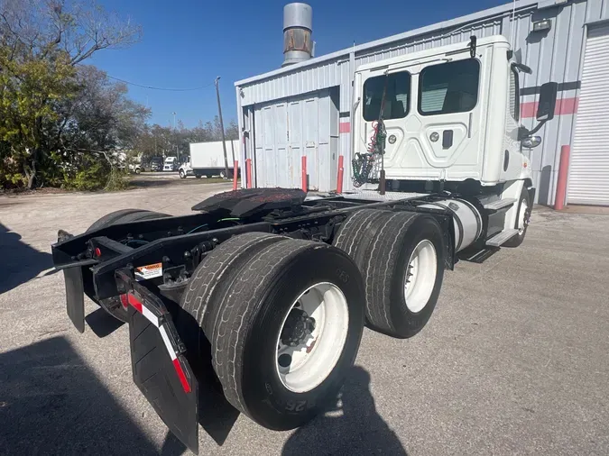 2017 FREIGHTLINER/MERCEDES CASCADIA 113