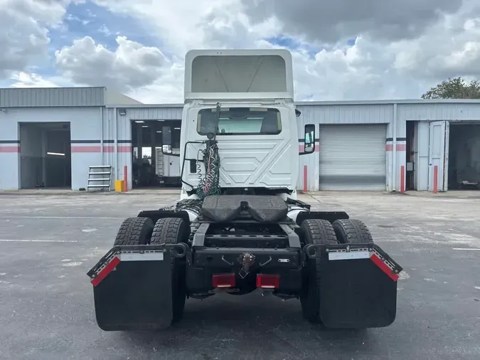 2019 NAVISTAR INTERNATIONAL RH613 DAYCAB S/A