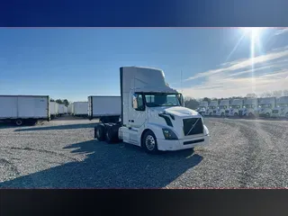 2018 Volvo VNL300