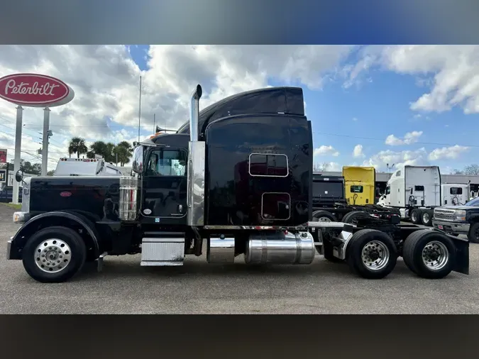 2022 Peterbilt 389