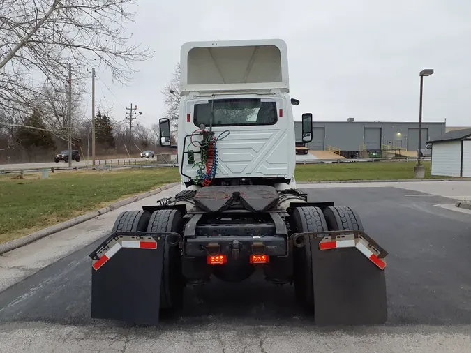 2019 NAVISTAR INTERNATIONAL RH613 DAYCAB S/A