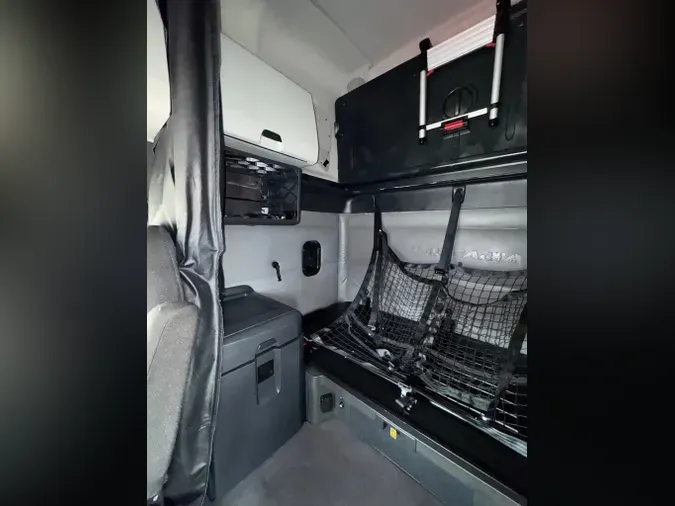 2022 FREIGHTLINER Cascadia 126