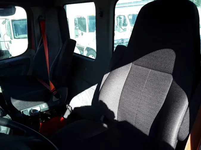 2016 FREIGHTLINER/MERCEDES CASCADIA 125