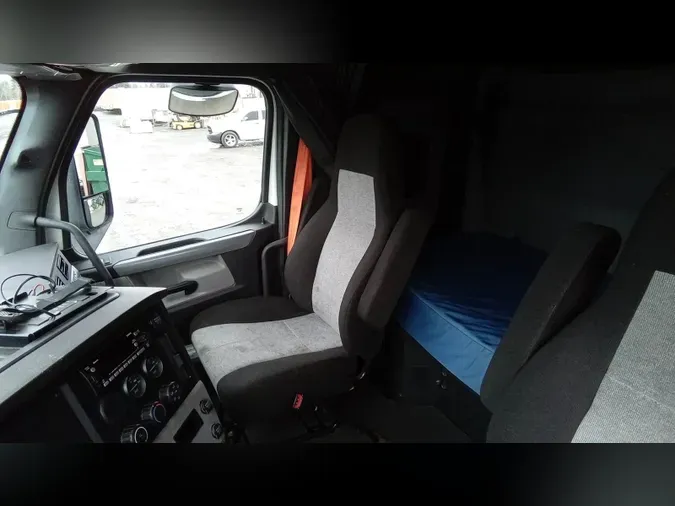 2021 Freightliner Cascadia 126