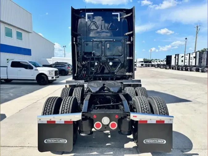 2022 FREIGHTLINER CASCADIA 126