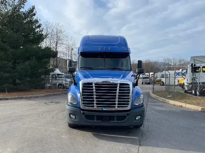 2020 Freightliner X12564ST