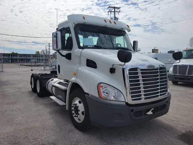 2017 FREIGHTLINER/MERCEDES CASCADIA 113