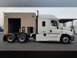 2016 Freightliner CASCADIA 125