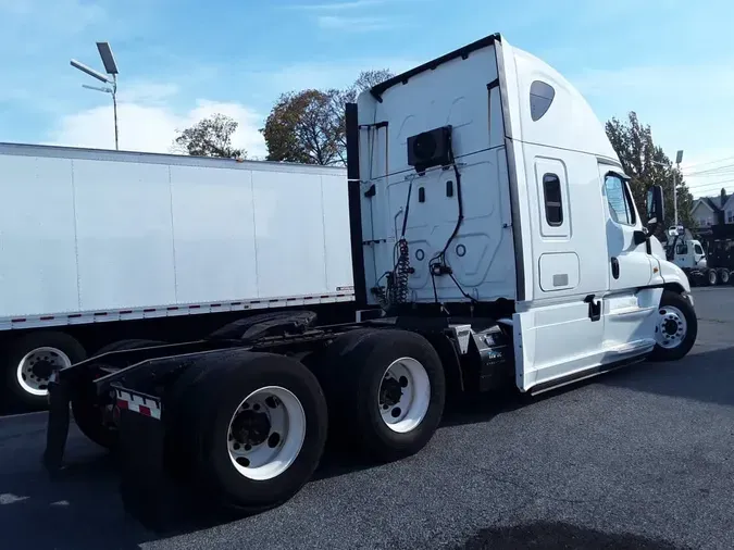 2020 FREIGHTLINER/MERCEDES CASCADIA 125ffd4063de2049f6445a68a83b2731abb