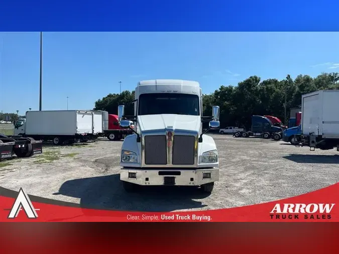 2022 KENWORTH T880
