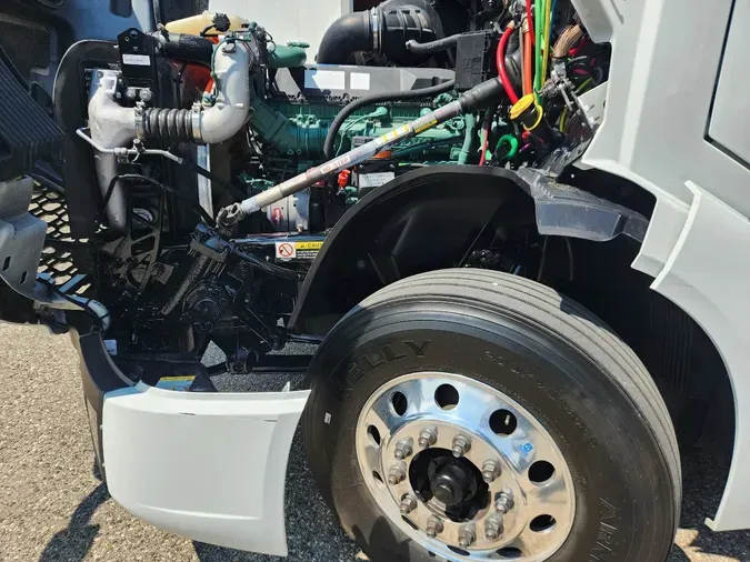 2023 VOLVO VNL64T860