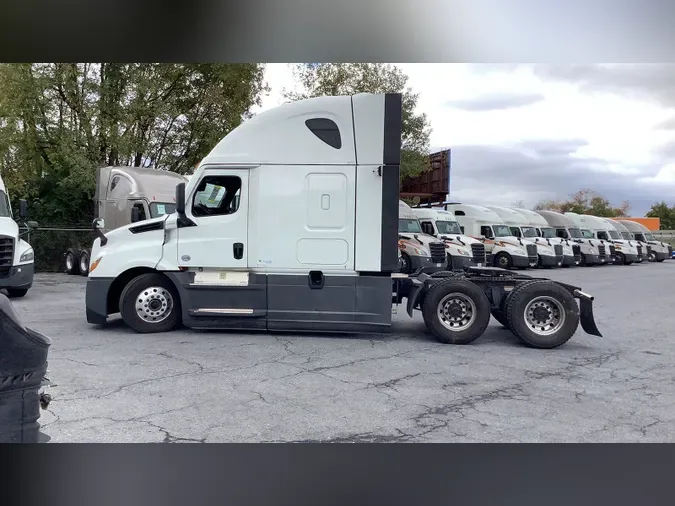 2022 Freightliner Cascadia 126