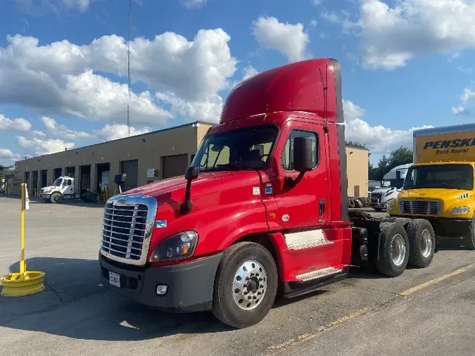 2016 Freightliner X12564ST