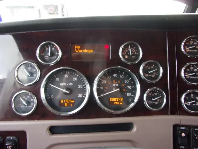 2022 Peterbilt 389