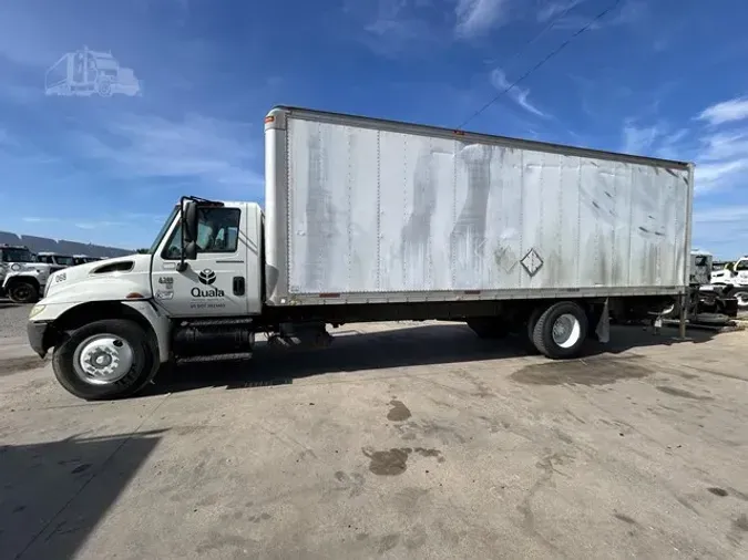 2003 INTERNATIONAL DURASTAR 4300