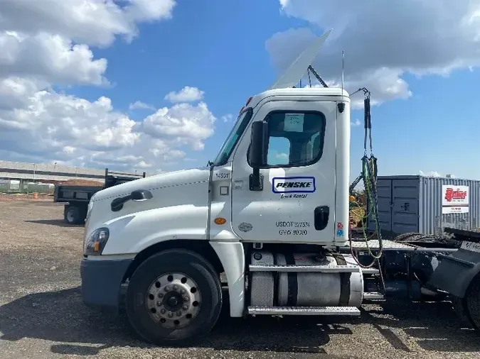 2016 Freightliner X12564ST