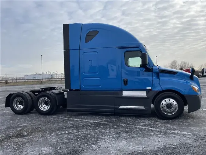 2021 FREIGHTLINER CA126