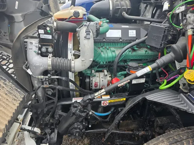 2020 VOLVO VNR64T-640