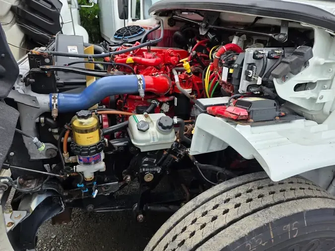2018 FREIGHTLINER M2 106
