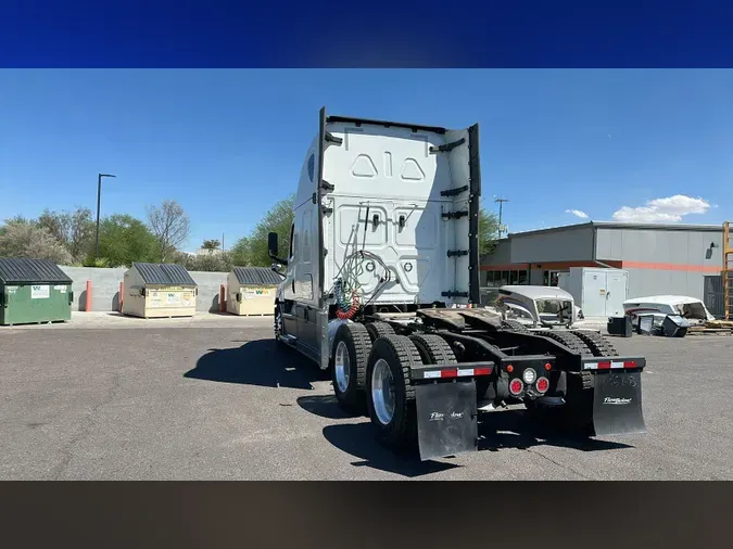 2019 Freightliner Cascadia 126