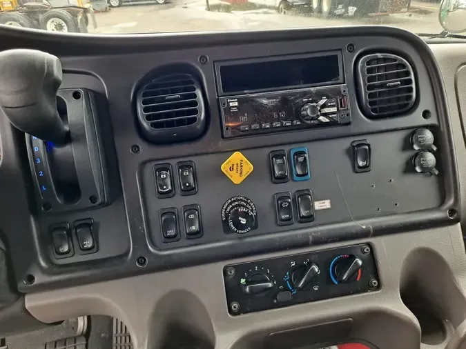 2021 FREIGHTLINER/MERCEDES M2 106