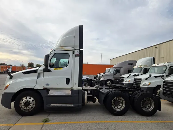 2020 Freightliner Cascadia 126