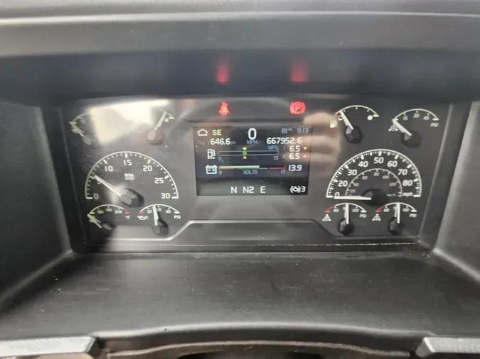 2020 VOLVO VNL64T760