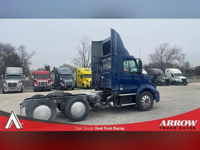 2020 VOLVO VNR300