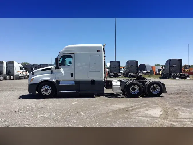 2021 Freightliner Cascadia 126