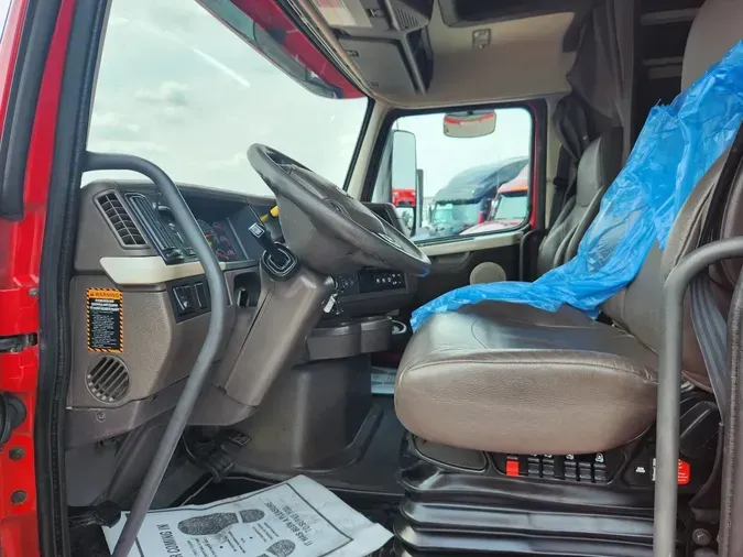 2018 VOLVO VNL64T670