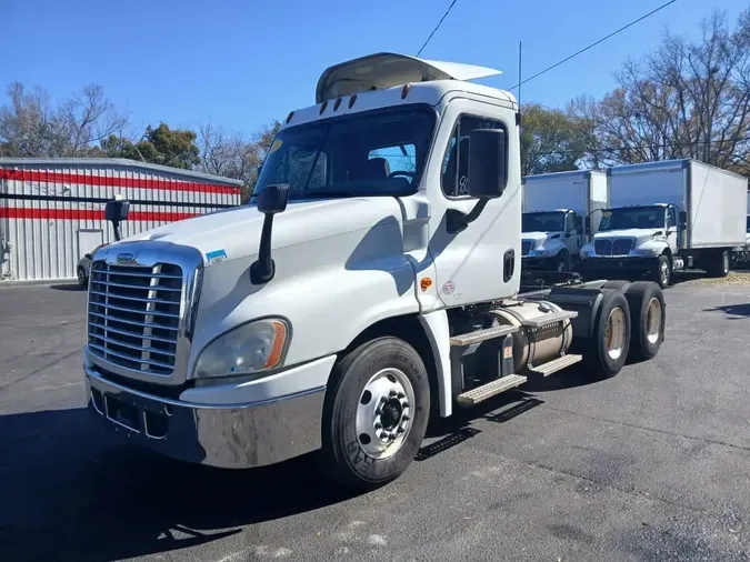 2018 FREIGHTLINER/MERCEDES CASCADIA 125