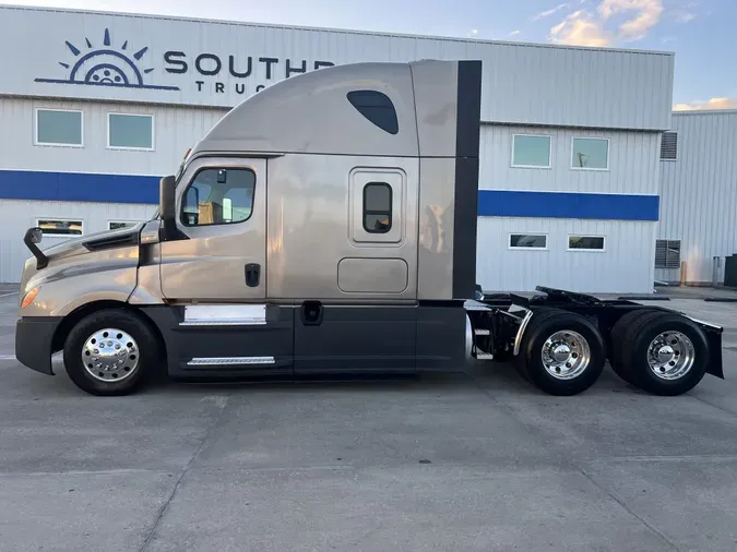 2020 Freightliner Cascadia 126