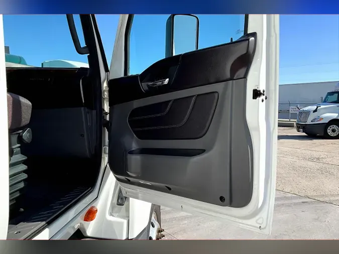 2022 INT LT625 6x4