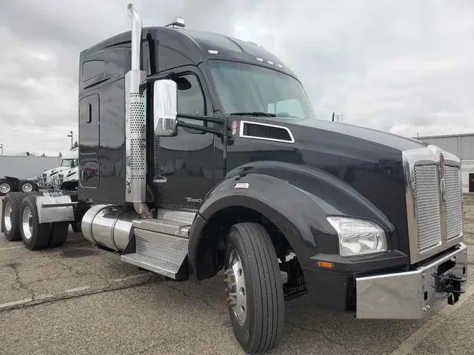 2021 KENWORTH T880