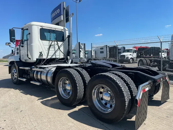 2022 MACK AN64T