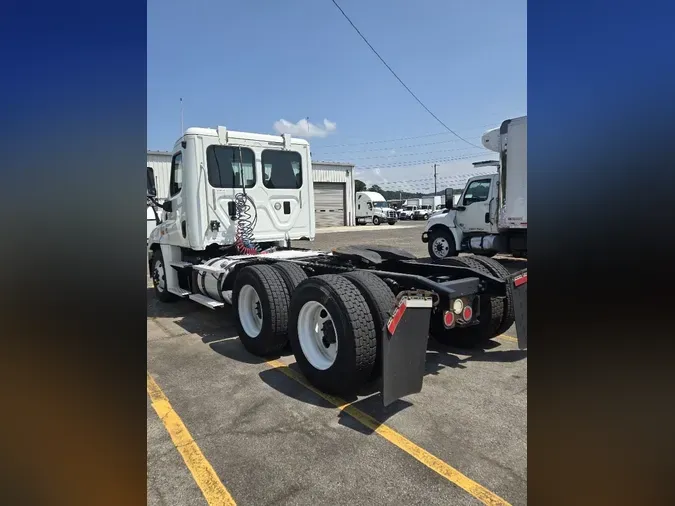 2016 FREIGHTLINER/MERCEDES CASCADIA 125